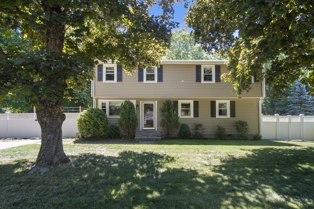 257 Elmwood St, North Attleboro, Massachusetts, 4 Bedrooms Bedrooms, 11 Rooms Rooms,2 BathroomsBathrooms,Residential,For Sale,Elmwood St,73536891