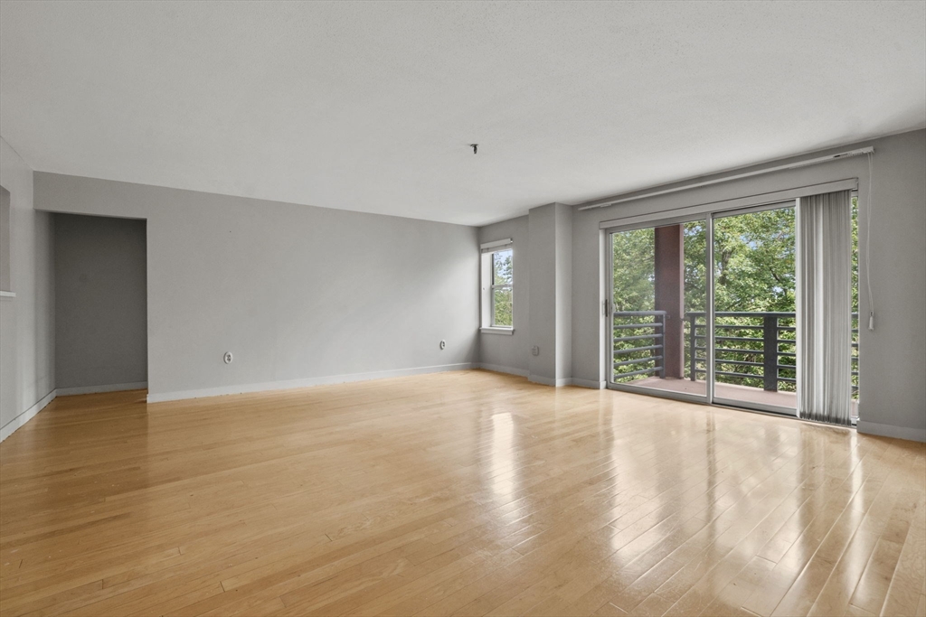 269 Cambridge Road, Woburn, Massachusetts, 2 Bedrooms Bedrooms, 4 Rooms Rooms,2 BathroomsBathrooms,Residential,For Sale,Cambridge Road,73536771
