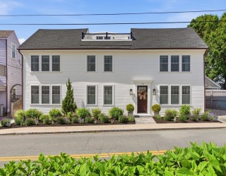 174 Water St, Newburyport, Massachusetts, 4 Bedrooms Bedrooms, 9 Rooms Rooms,3.5 BathroomsBathrooms,Residential,For Sale,Water St,73536972