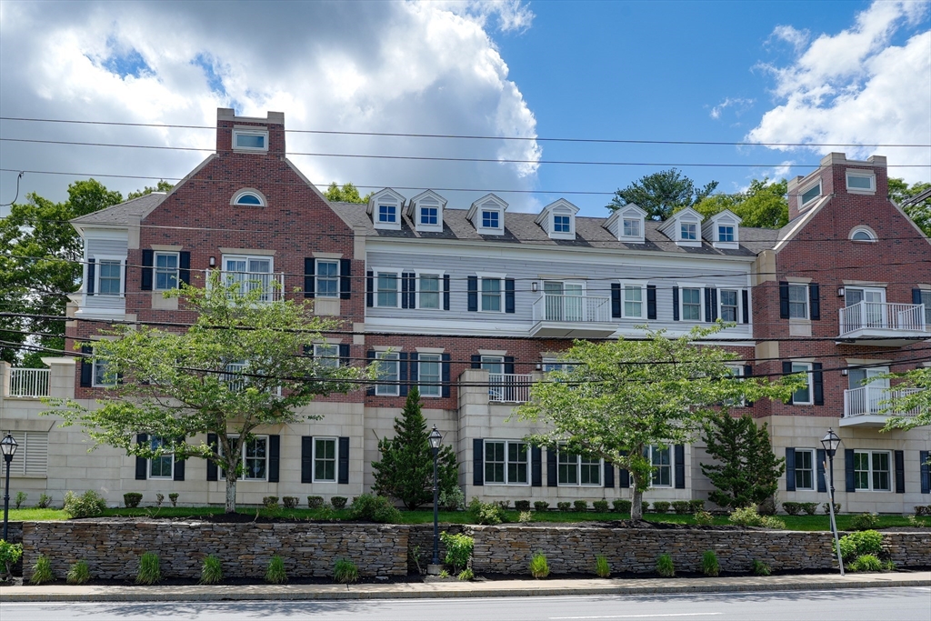 235 Cambridge Street, Burlington, Massachusetts, 2 Bedrooms Bedrooms, 6 Rooms Rooms,2 BathroomsBathrooms,Residential,For Sale,Cambridge Street,73536978