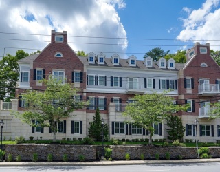 235 Cambridge Street, Burlington, Massachusetts, 2 Bedrooms Bedrooms, 6 Rooms Rooms,2 BathroomsBathrooms,Residential,For Sale,Cambridge Street,73536978