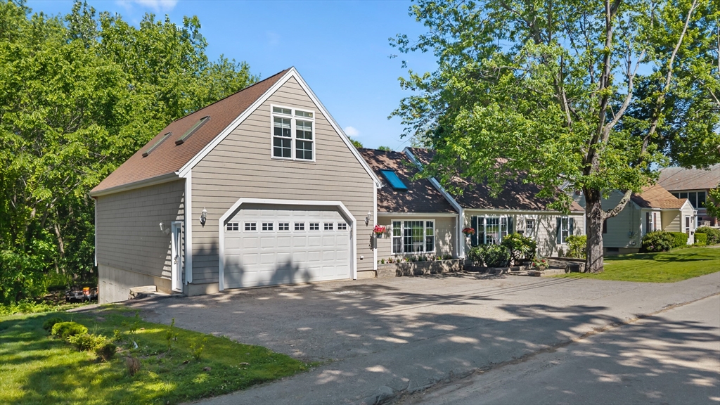 123 Indian Hill Road, Worcester, Massachusetts, 3 Bedrooms Bedrooms, 7 Rooms Rooms,3 BathroomsBathrooms,Residential,For Sale,Indian Hill Road,73529507
