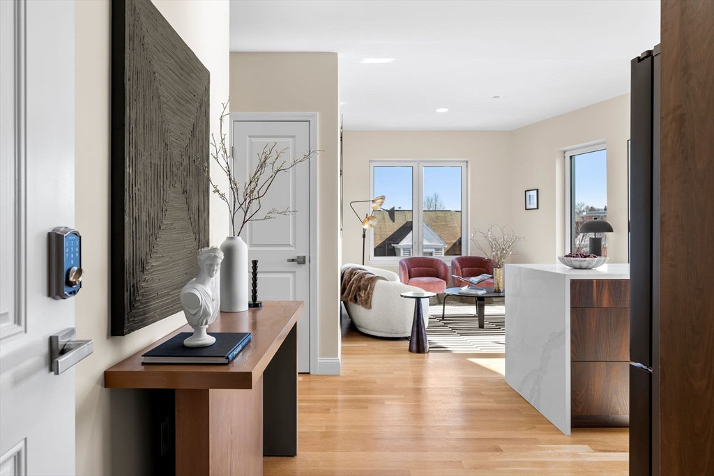 16 Taber Street, Boston, Massachusetts, 2 Bedrooms Bedrooms, 3 Rooms Rooms,1 BathroomBathrooms,Residential Lease,For Rent,Taber Street,73521291