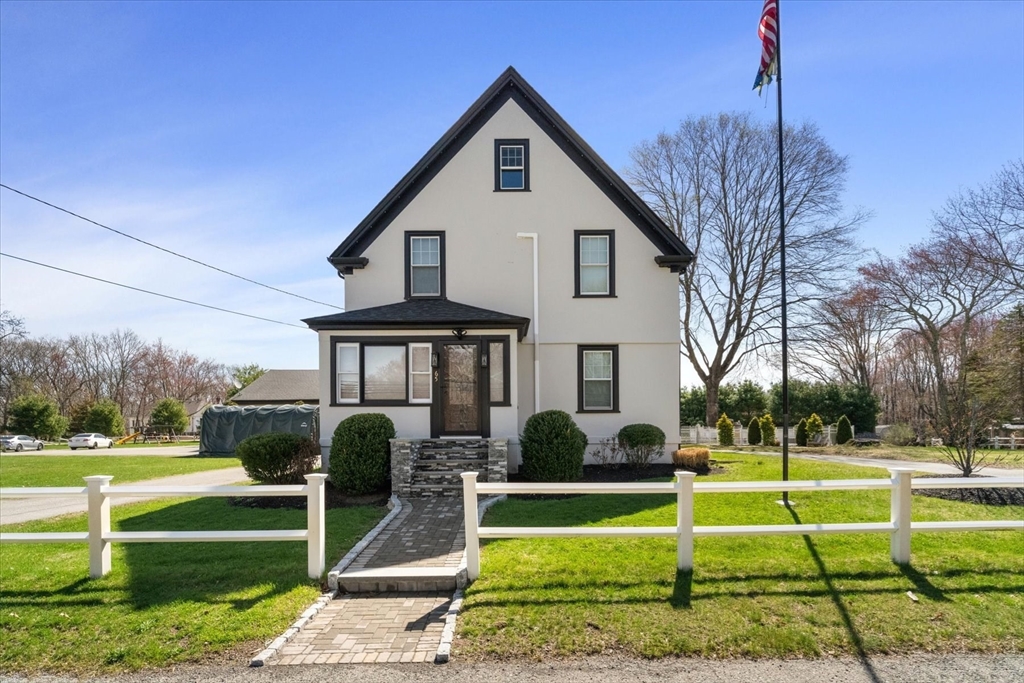 65 Milford St, Mendon, Massachusetts, 4 Bedrooms Bedrooms, 7 Rooms Rooms,1.5 BathroomsBathrooms,Residential,For Sale,Milford St,73492931