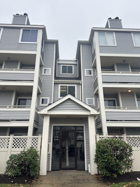 200 Falls Blvd, Quincy, Massachusetts, 3 Bedrooms Bedrooms, 5 Rooms Rooms,2 BathroomsBathrooms,Residential Lease,For Rent,Falls Blvd,73536878
