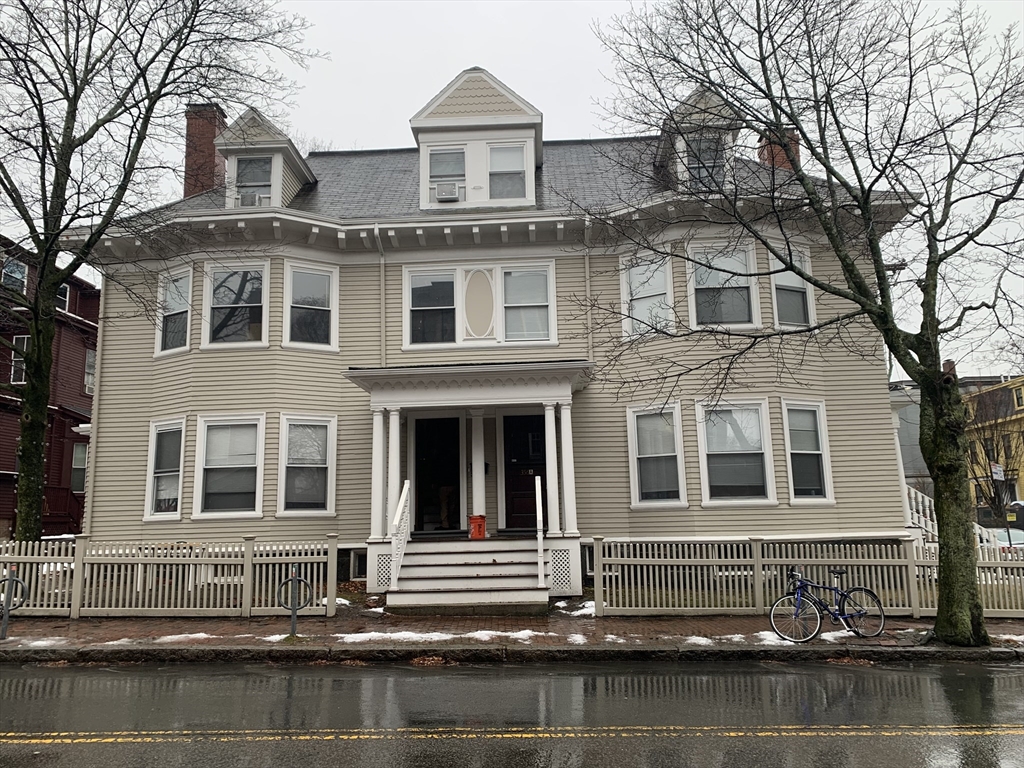 354 Harvard St, Cambridge, Massachusetts, 5 Bedrooms Bedrooms, 6 Rooms Rooms,2.5 BathroomsBathrooms,Residential Lease,For Rent,Harvard St,73536914
