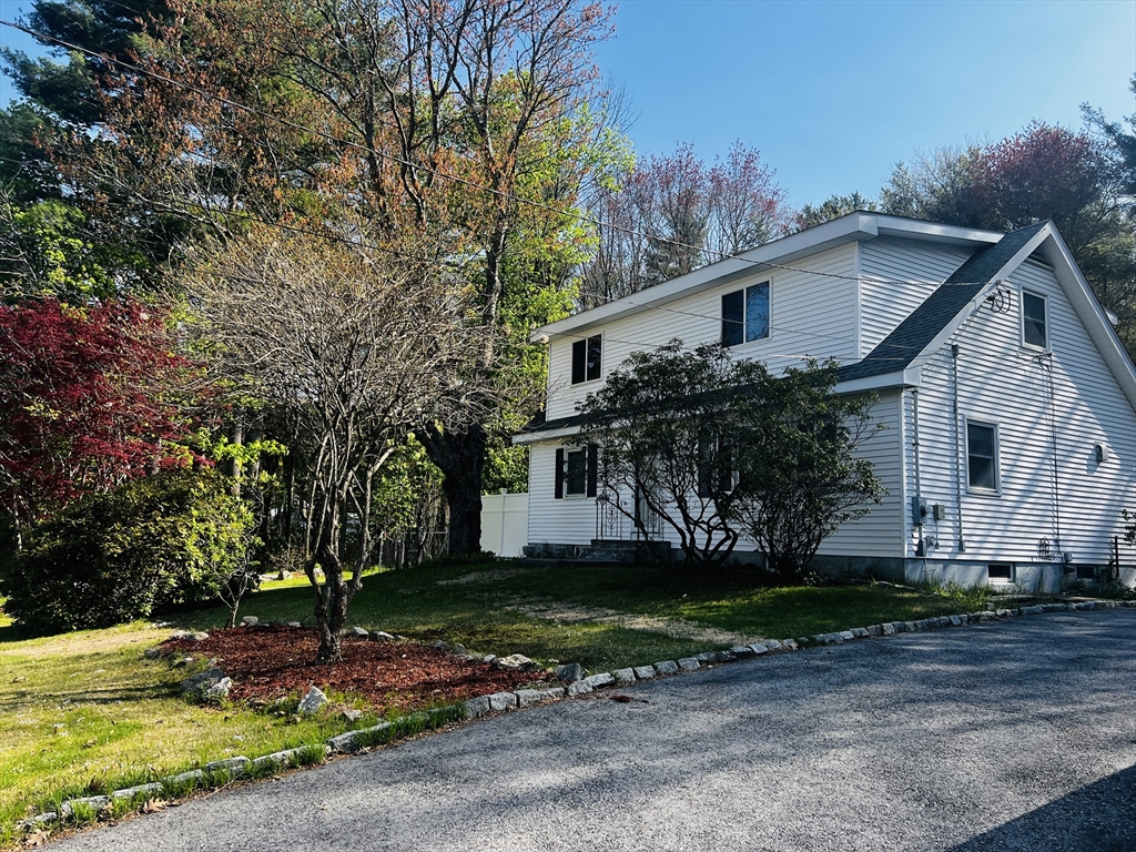 94 City Depot Rd, Charlton, Massachusetts, 3 Bedrooms Bedrooms, 6 Rooms Rooms,1.5 BathroomsBathrooms,Residential,For Sale,City Depot Rd,73515336