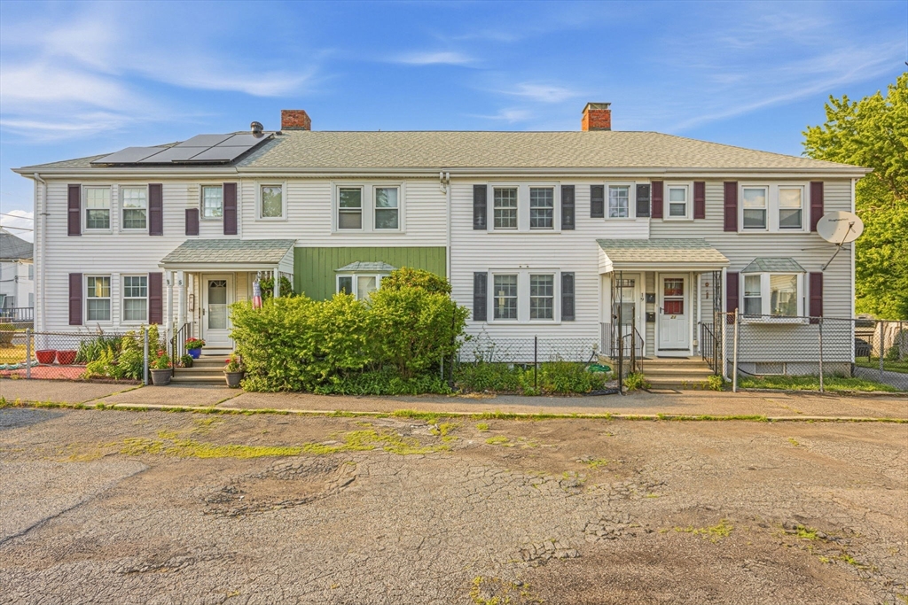 19 Keyes Street, Quincy, Massachusetts, 2 Bedrooms Bedrooms, 5 Rooms Rooms,2 BathroomsBathrooms,Residential,For Sale,Keyes Street,73537241