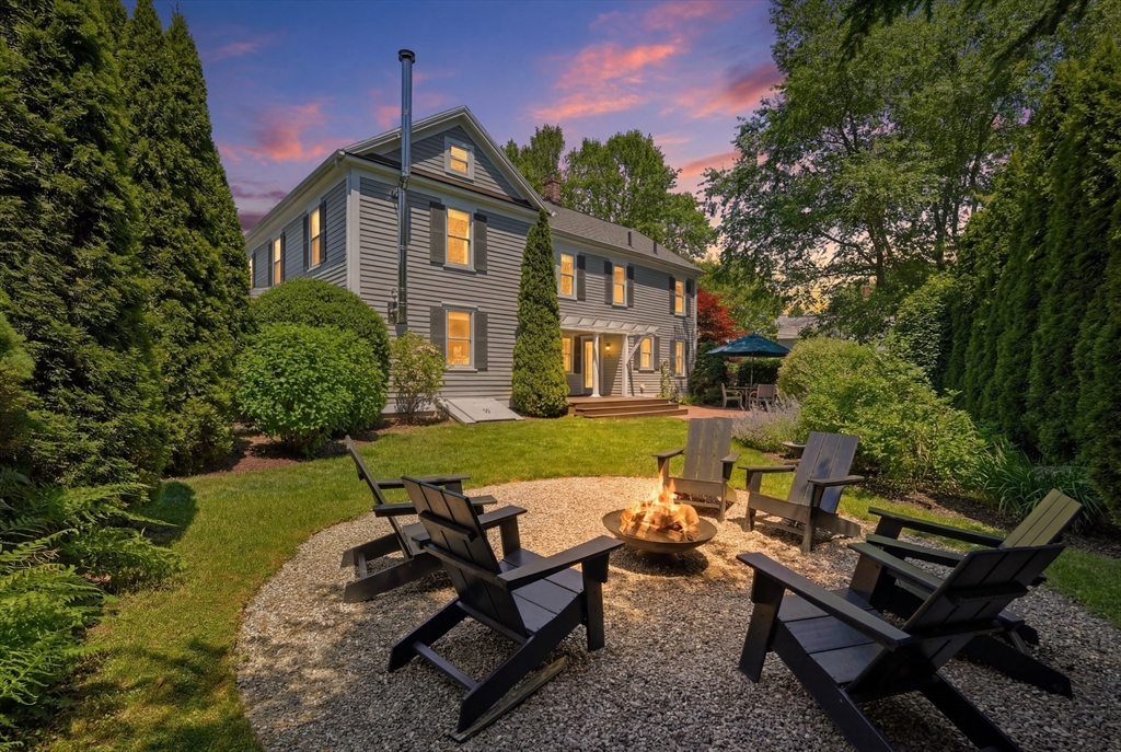 215 North St, Northampton, Massachusetts, 5 Bedrooms Bedrooms, 9 Rooms Rooms,2 BathroomsBathrooms,Residential,For Sale,North St,73536986