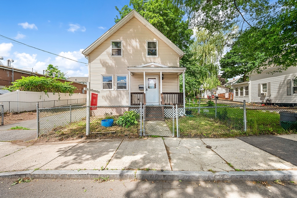 8 Myrtle St, Lynn, Massachusetts, 2 Bedrooms Bedrooms, 5 Rooms Rooms,1.5 BathroomsBathrooms,Residential,For Sale,Myrtle St,73536992