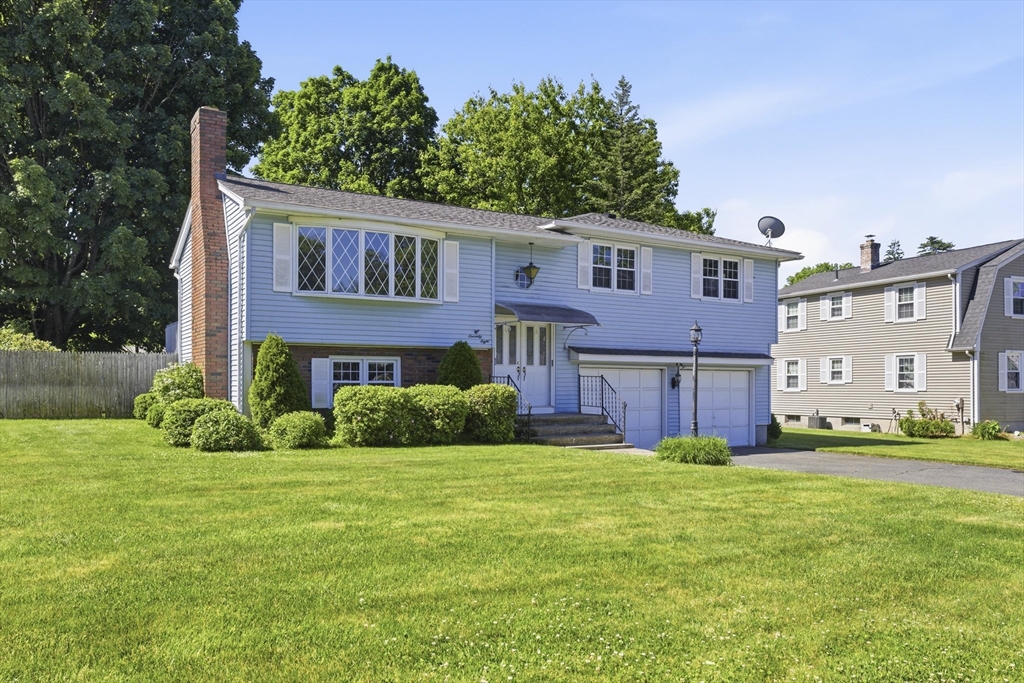 78 Briarwood Ave, Springfield, Massachusetts, 3 Bedrooms Bedrooms, 5 Rooms Rooms,2 BathroomsBathrooms,Residential,For Sale,Briarwood Ave,73536998