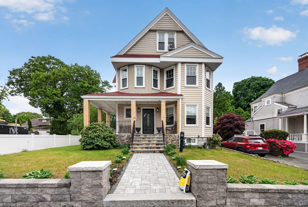225 Grove St., Melrose, Massachusetts, 5 Bedrooms Bedrooms, 10 Rooms Rooms,3 BathroomsBathrooms,Residential,For Sale,Grove St.,73536999