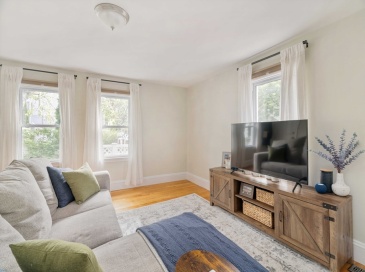 229 Hurley St, Cambridge, Massachusetts, 1 Bedroom Bedrooms, 4 Rooms Rooms,1 BathroomBathrooms,Residential Lease,For Rent,Hurley St,73537340