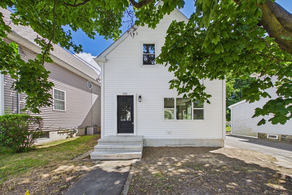 191 Bay St, Taunton, Massachusetts, 4 Bedrooms Bedrooms, 8 Rooms Rooms,2 BathroomsBathrooms,Residential,For Sale,Bay St,73537347