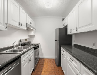 33 Pond Ave, Brookline, Massachusetts, 2 Bedrooms Bedrooms, 4 Rooms Rooms,2 BathroomsBathrooms,Residential,For Sale,Pond Ave,73537006