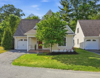 8 Cheevers Path, Bedford, Massachusetts, 3 Bedrooms Bedrooms, 6 Rooms Rooms,2.5 BathroomsBathrooms,Residential,For Sale,Cheevers Path,73537210