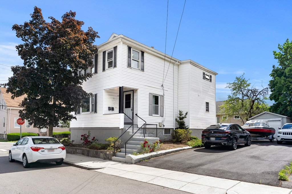 11 Pinkert St, Medford, Massachusetts, 3 Bedrooms Bedrooms, 11 Rooms Rooms,2 BathroomsBathrooms,Residential Income,For Sale,Pinkert St,73537012