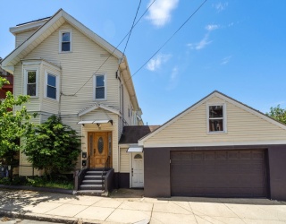 10 Orange St, Chelsea, Massachusetts, 5 Bedrooms Bedrooms, 11 Rooms Rooms,3 BathroomsBathrooms,Residential Income,For Sale,Orange St,73537338