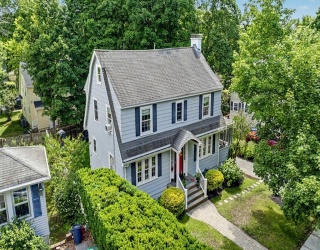 56 Daniel Street, Newton, Massachusetts, 5 Bedrooms Bedrooms, 8 Rooms Rooms,2 BathroomsBathrooms,Residential,For Sale,Daniel Street,73537365
