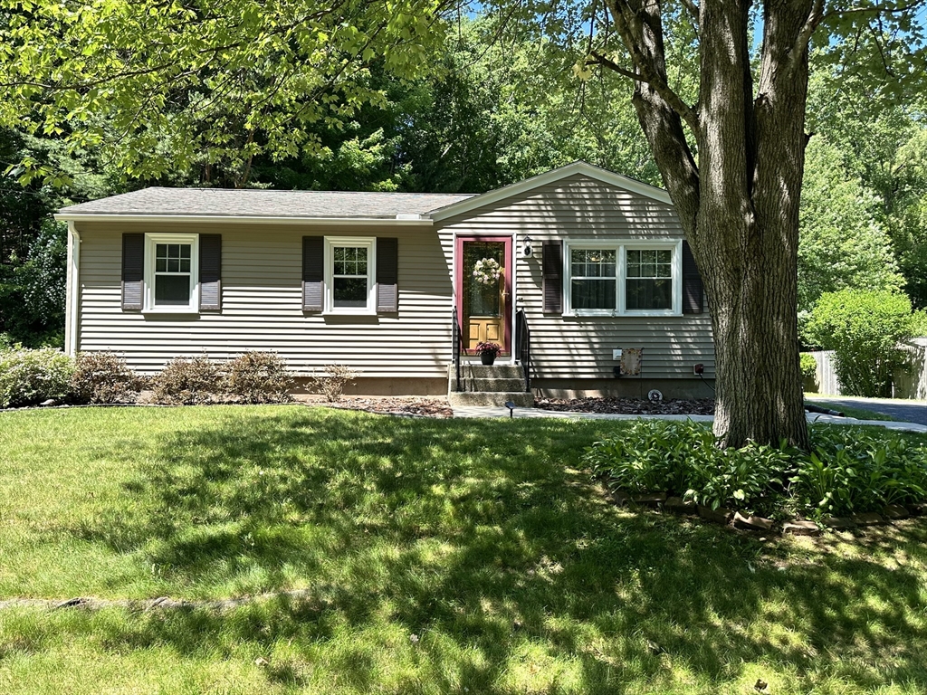 170 Treetop Ave, Springfield, Massachusetts, 3 Bedrooms Bedrooms, 5 Rooms Rooms,2 BathroomsBathrooms,Residential,For Sale,Treetop Ave,73537118