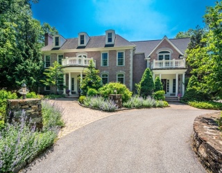 4 Wren Circle, North Reading, Massachusetts, 5 Bedrooms Bedrooms, 23 Rooms Rooms,6.5 BathroomsBathrooms,Residential Income,For Sale,Wren Circle,73537030