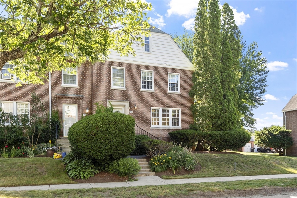 18 Bates St, Ayer, Massachusetts, 3 Bedrooms Bedrooms, 6 Rooms Rooms,2.5 BathroomsBathrooms,Residential,For Sale,Bates St,73537375