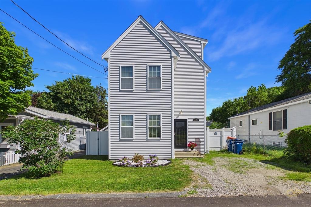 26 Briercliffe Rd, Fairhaven, Massachusetts, 3 Bedrooms Bedrooms, 4 Rooms Rooms,2 BathroomsBathrooms,Residential,For Sale,Briercliffe Rd,73537032