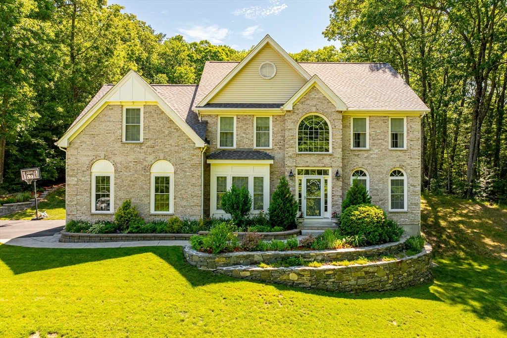34 Beechwood Cir, Northborough, Massachusetts, 4 Bedrooms Bedrooms, 9 Rooms Rooms,3.5 BathroomsBathrooms,Residential,For Sale,Beechwood Cir,73532532