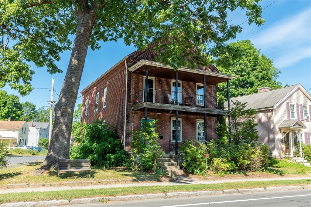 14 Holyoke St, Easthampton, Massachusetts, 4 Bedrooms Bedrooms, 8 Rooms Rooms,2 BathroomsBathrooms,Residential,For Sale,Holyoke St,73537272