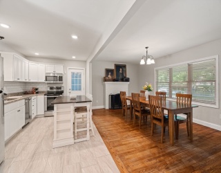380 Woodward Ave, Seekonk, Massachusetts, 3 Bedrooms Bedrooms, 5 Rooms Rooms,2 BathroomsBathrooms,Residential,For Sale,Woodward Ave,73535924