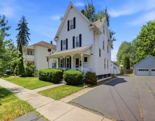 105 Pine St, West Springfield, Massachusetts, 3 Bedrooms Bedrooms, 6 Rooms Rooms,2 BathroomsBathrooms,Residential,For Sale,Pine St,73537235