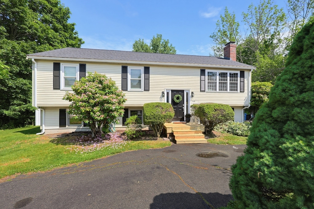 560 South Ave, Whitman, Massachusetts, 3 Bedrooms Bedrooms, 5 Rooms Rooms,1.5 BathroomsBathrooms,Residential,For Sale,South Ave,73537061