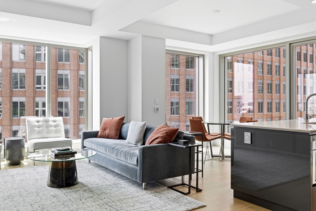 133 Seaport Blvd, Boston, Massachusetts, 2 Bedrooms Bedrooms, 4 Rooms Rooms,2 BathroomsBathrooms,Residential,For Sale,Seaport Blvd,73537154