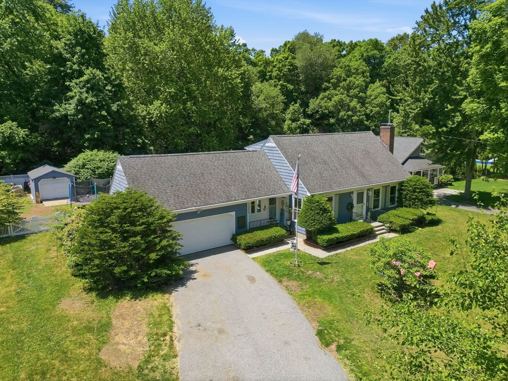 64 Senator St, Springfield, Massachusetts, 3 Bedrooms Bedrooms, 6 Rooms Rooms,2 BathroomsBathrooms,Residential,For Sale,Senator St,73537415