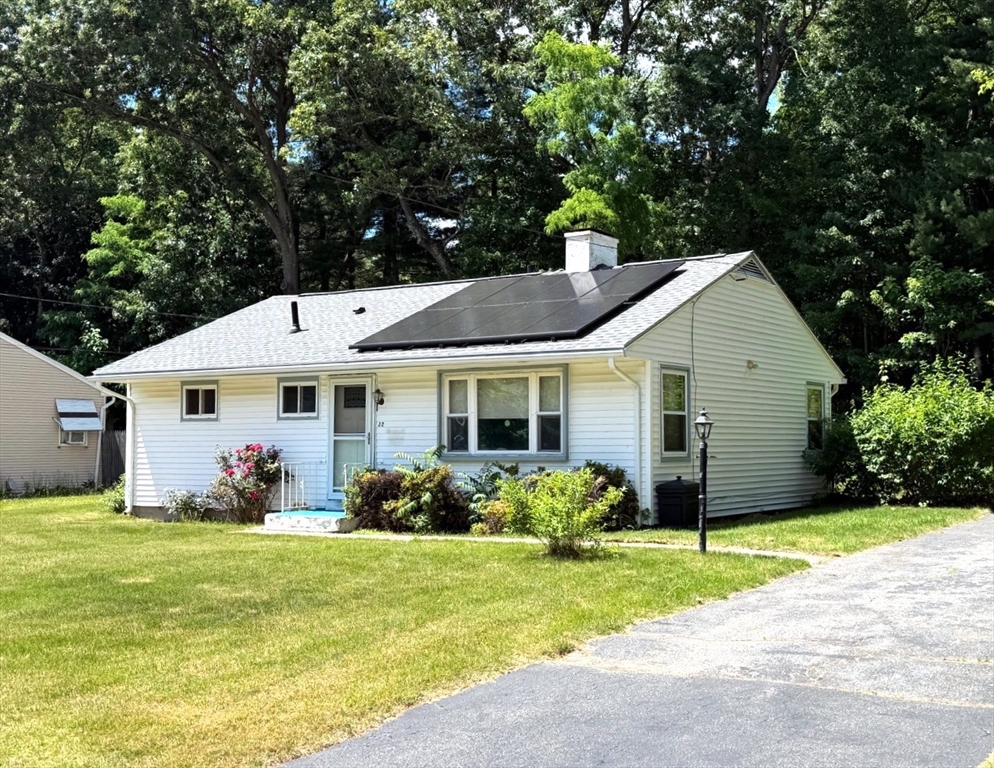 32 Crestmont, Springfield, Massachusetts, 3 Bedrooms Bedrooms, 5 Rooms Rooms,1 BathroomBathrooms,Residential,For Sale,Crestmont,73537171