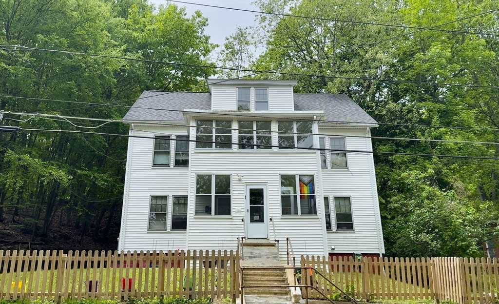 183 Greenwood St, Gardner, Massachusetts, 5 Bedrooms Bedrooms, 11 Rooms Rooms,3 BathroomsBathrooms,Residential Income,For Sale,Greenwood St,73528313