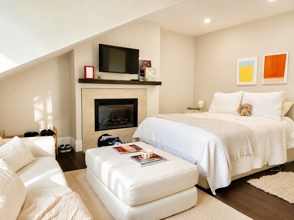 105 Charles Street, Boston, Massachusetts, 2 Rooms Rooms,1 BathroomBathrooms,Residential Lease,For Rent,Charles Street,73537090