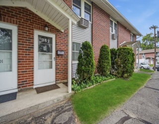 103 Manor Court, Springfield, Massachusetts, 2 Bedrooms Bedrooms, 6 Rooms Rooms,1 BathroomBathrooms,Residential,For Sale,Manor Court,73537088