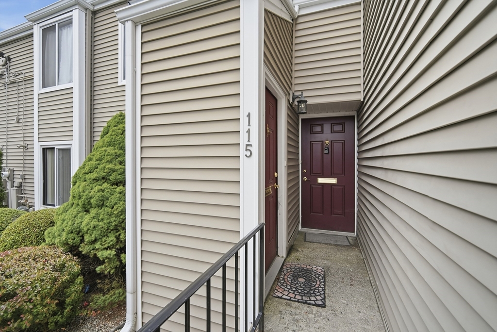 113 Nassau Dr, Springfield, Massachusetts, 2 Bedrooms Bedrooms, 4 Rooms Rooms,2 BathroomsBathrooms,Residential,For Sale,Nassau Dr,73537093
