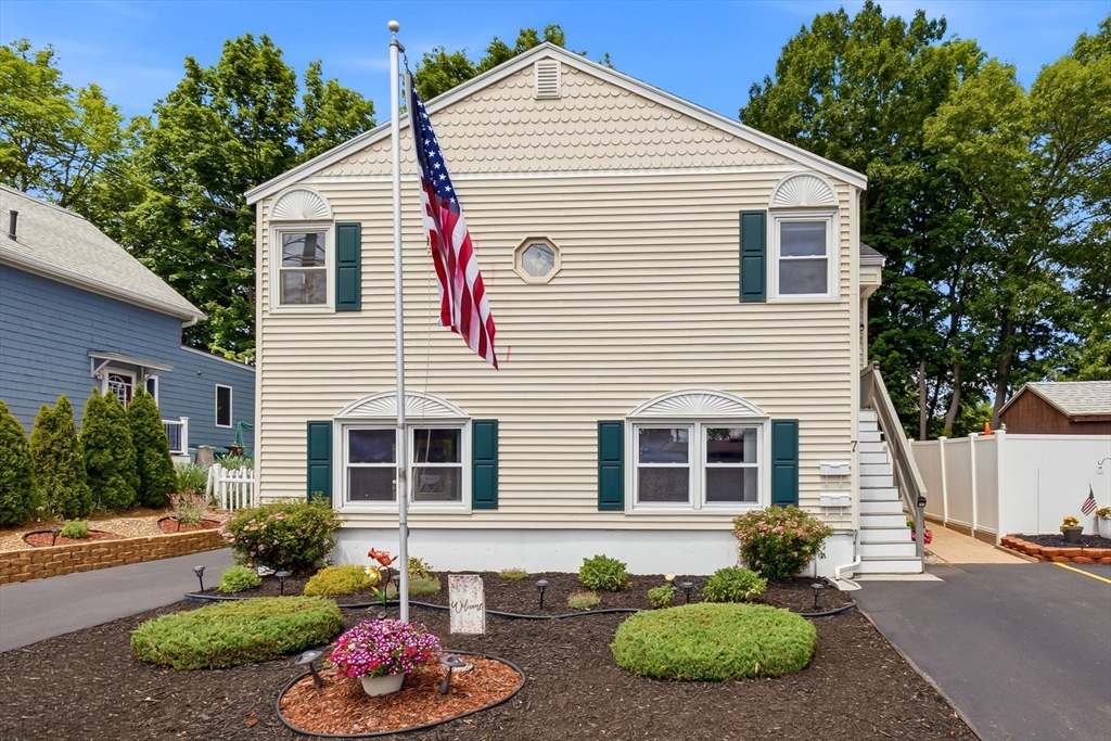 7 Taylor St, Saugus, Massachusetts, 7 Bedrooms Bedrooms, 11 Rooms Rooms,2 BathroomsBathrooms,Residential Income,For Sale,Taylor St,73537095
