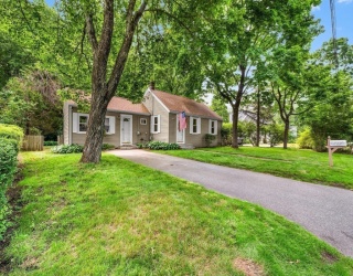 21 Elizabeth Street, Stoughton, Massachusetts, 3 Bedrooms Bedrooms, 6 Rooms Rooms,1 BathroomBathrooms,Residential,For Sale,Elizabeth Street,73537194