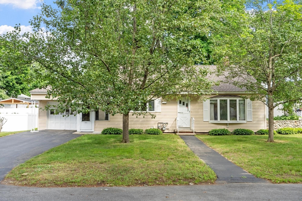 48 Chickering Street, Lawrence, Massachusetts, 3 Bedrooms Bedrooms, 7 Rooms Rooms,1 BathroomBathrooms,Residential,For Sale,Chickering Street,73537193