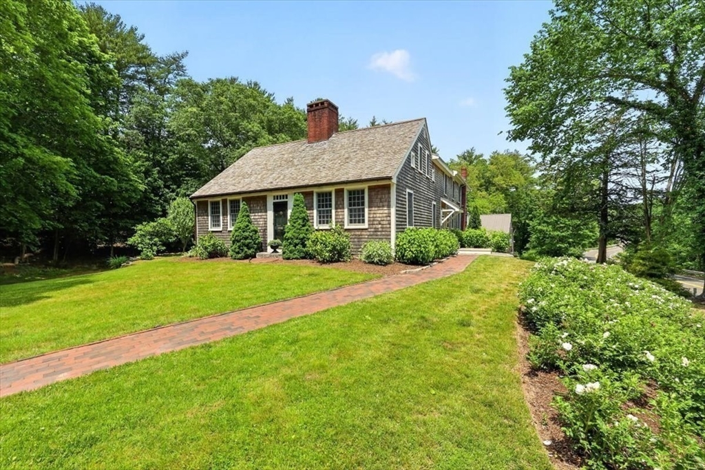 1296 Tremont St, Duxbury, Massachusetts, 5 Bedrooms Bedrooms, 9 Rooms Rooms,3.5 BathroomsBathrooms,Residential,For Sale,Tremont St,73537059