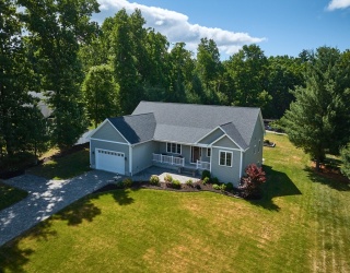 46 Pomeroy Street, Easthampton, Massachusetts, 3 Bedrooms Bedrooms, 11 Rooms Rooms,4.5 BathroomsBathrooms,Residential,For Sale,Pomeroy Street,73537198