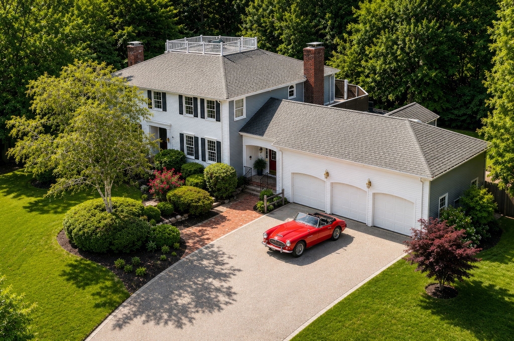 17 Berkley Circle, Hingham, Massachusetts, 4 Bedrooms Bedrooms, 11 Rooms Rooms,4.5 BathroomsBathrooms,Residential,For Sale,Berkley Circle,73537021