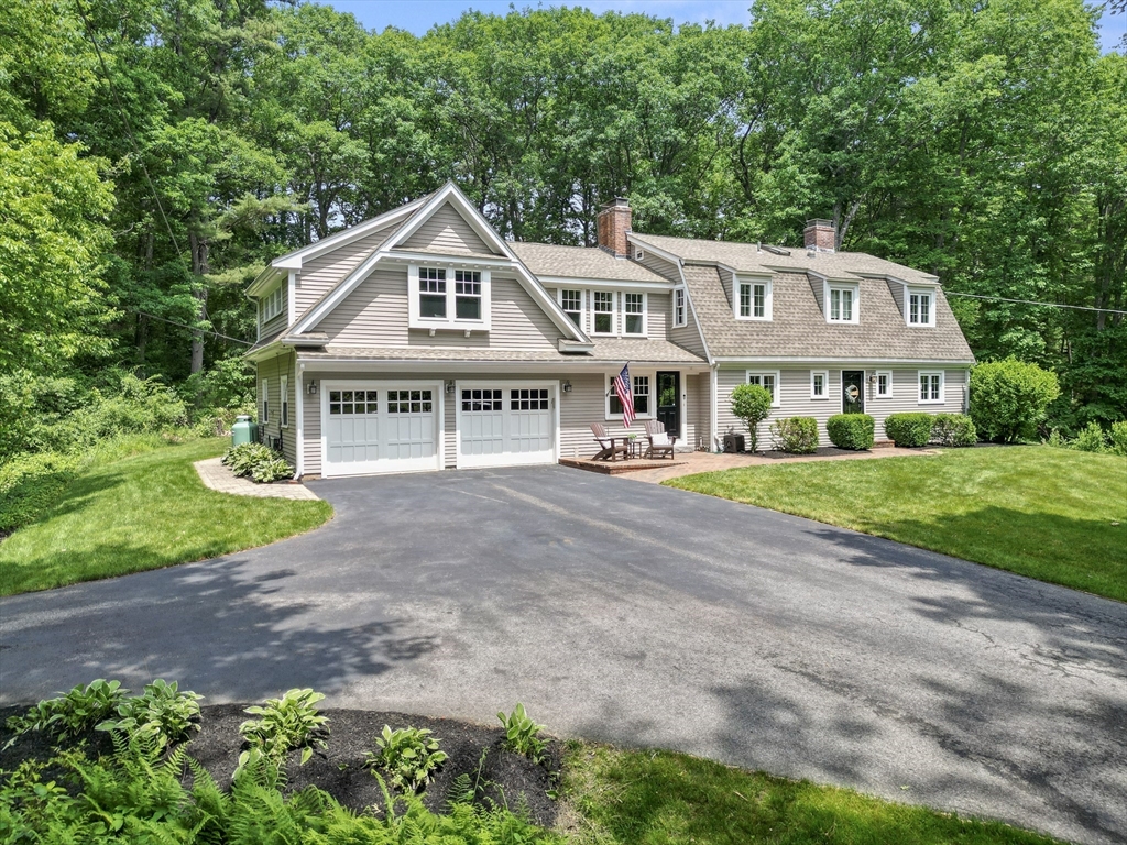 22 Timber Ln, Topsfield, Massachusetts, 4 Bedrooms Bedrooms, 12 Rooms Rooms,3.5 BathroomsBathrooms,Residential,For Sale,Timber Ln,73536969