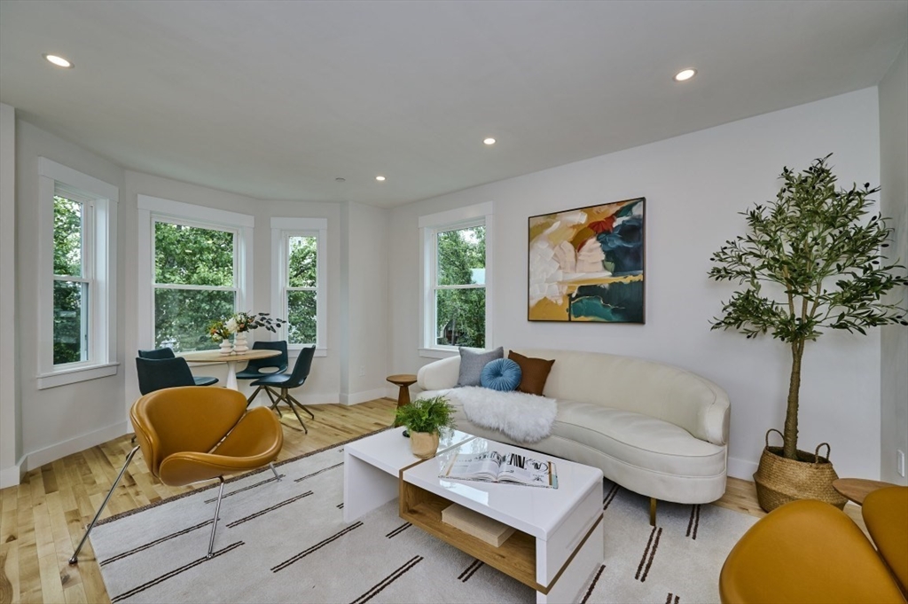 17 Macarthur Street, Somerville, Massachusetts, 3 Bedrooms Bedrooms, 6 Rooms Rooms,3.5 BathroomsBathrooms,Residential,For Sale,Macarthur Street,73536909
