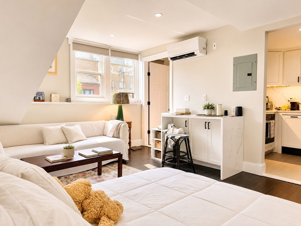 105 Charles Street, Boston, Massachusetts, 2 Rooms Rooms,1 BathroomBathrooms,Residential Lease,For Rent,Charles Street,73537083
