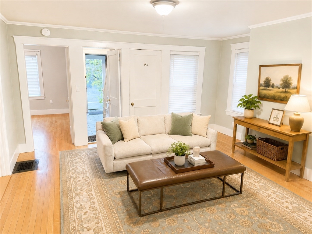96 South Main St, Natick, Massachusetts, 2 Bedrooms Bedrooms, 5 Rooms Rooms,1 BathroomBathrooms,Residential Lease,For Rent,South Main St,73537213