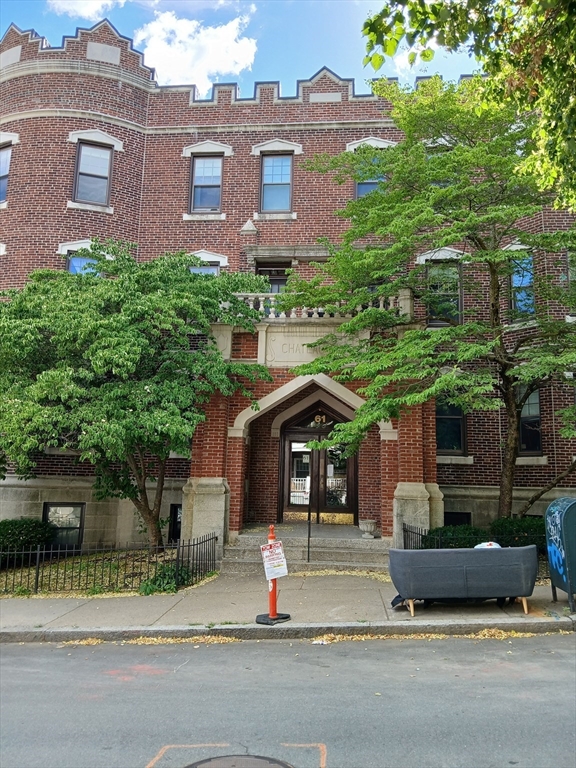 61 Quint Ave, Boston, Massachusetts, 2 Bedrooms Bedrooms, 4 Rooms Rooms,1 BathroomBathrooms,Residential,For Sale,Quint Ave,73537098